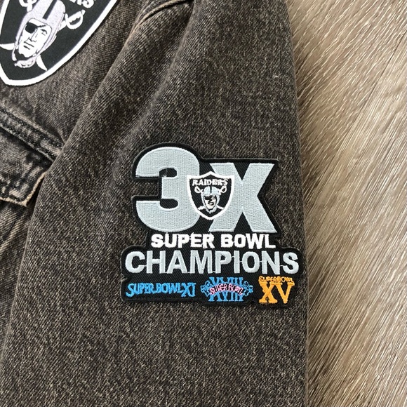 Levi’s Sherpa Lined Denim Las Vegas Raiders Jacket - Picture 4 of 7